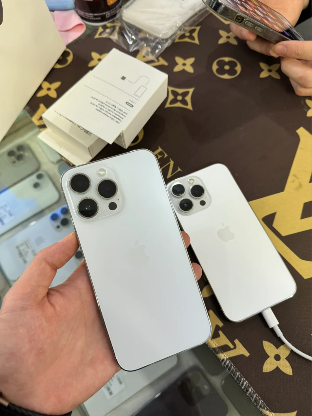 苹果14ProMax白色256G国行原装同城粉丝拿下