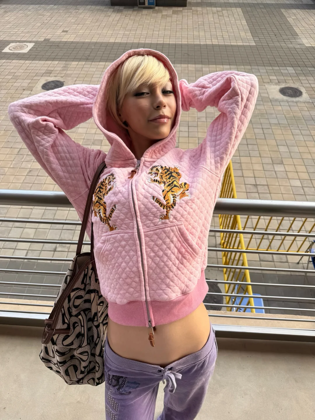 脸上有个鼓鼓的粉刺张了快一年了怎么办