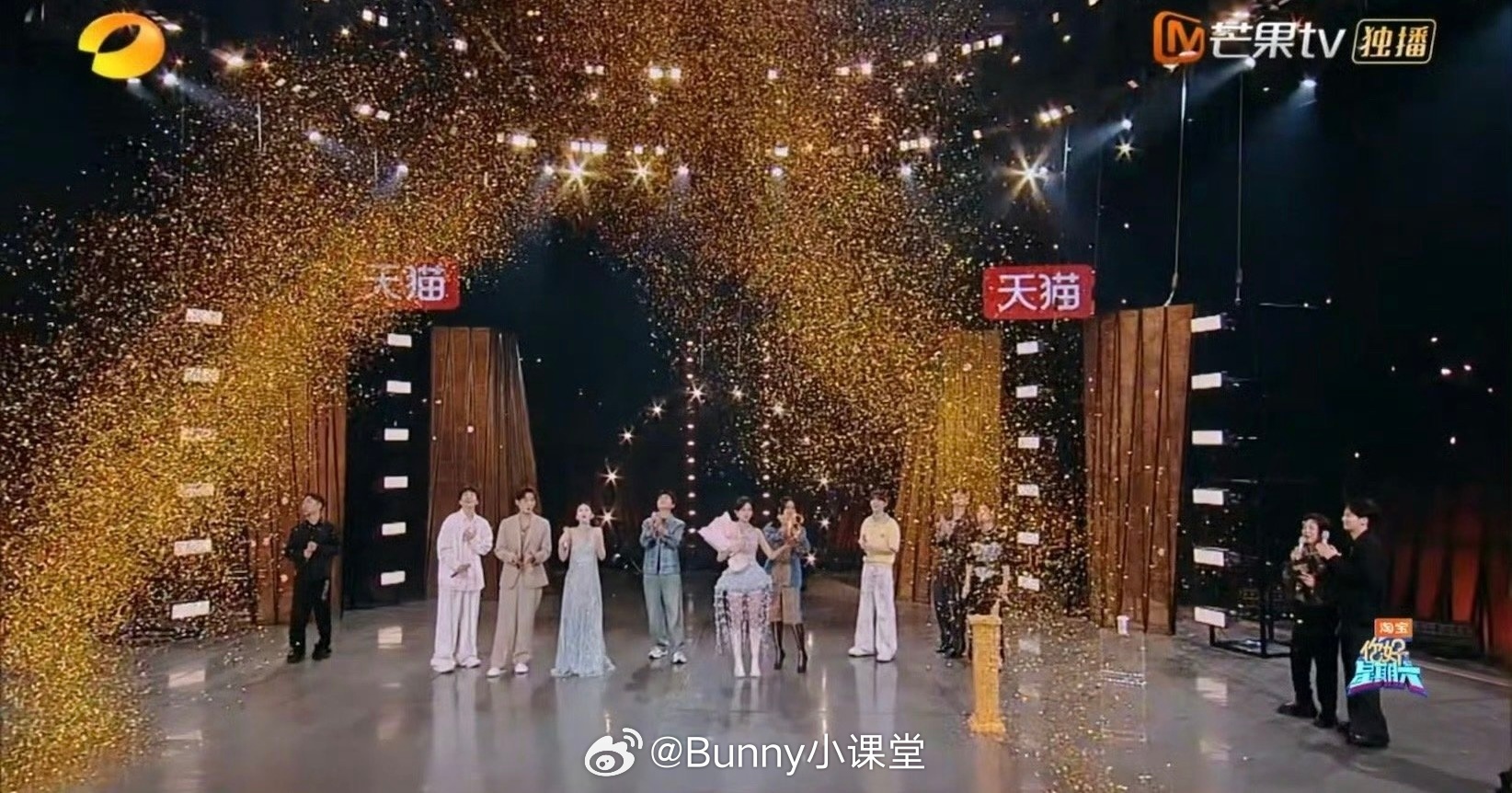 你好星期六 田栩宁今晚播出的你好星期六真的没有田栩宁，他站的位置直接被抹掉了……