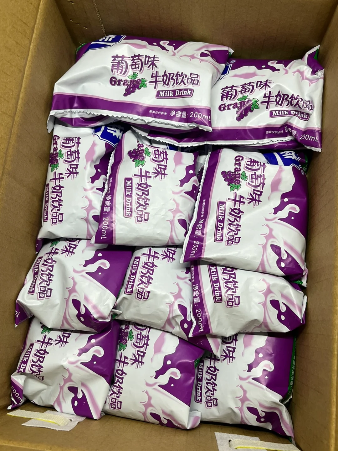 这葡萄牛奶绝了…喝完嘴巴都香香的！