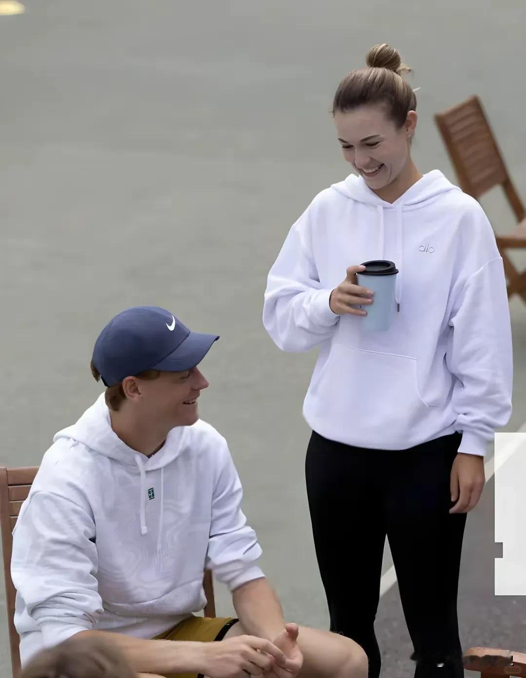 意大利人是懂审美的
辛纳和他的漂亮女朋友！！！

卡林打扮起来太美了
我怎么到处