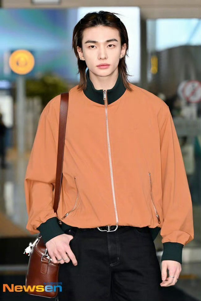 黄铉辰✖️巴黎时装周 Dior 2026秋冬大秀出发造型新闻图 ✈️ 黄铉辰巴黎