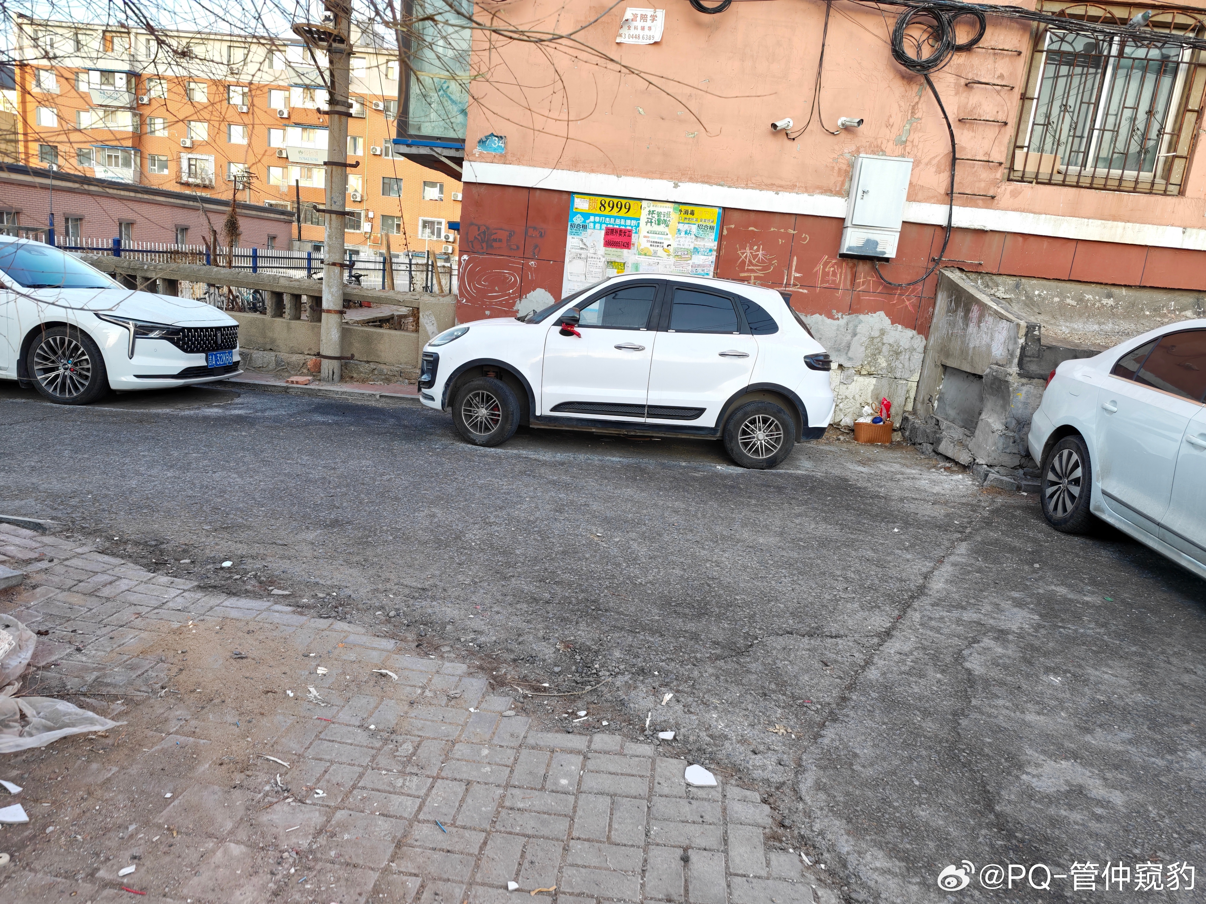 早上看到一台致敬保时捷Macan的老头乐于是我就想为什么要致敬呢？咱们Contr