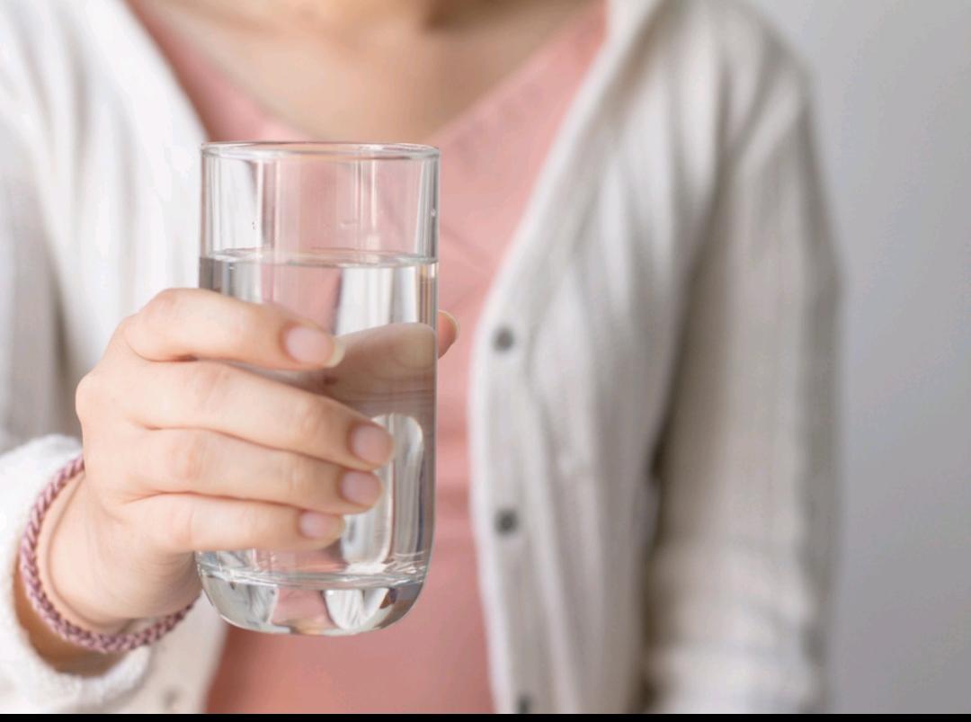 早上起床,你该喝温水还是凉水?
温水