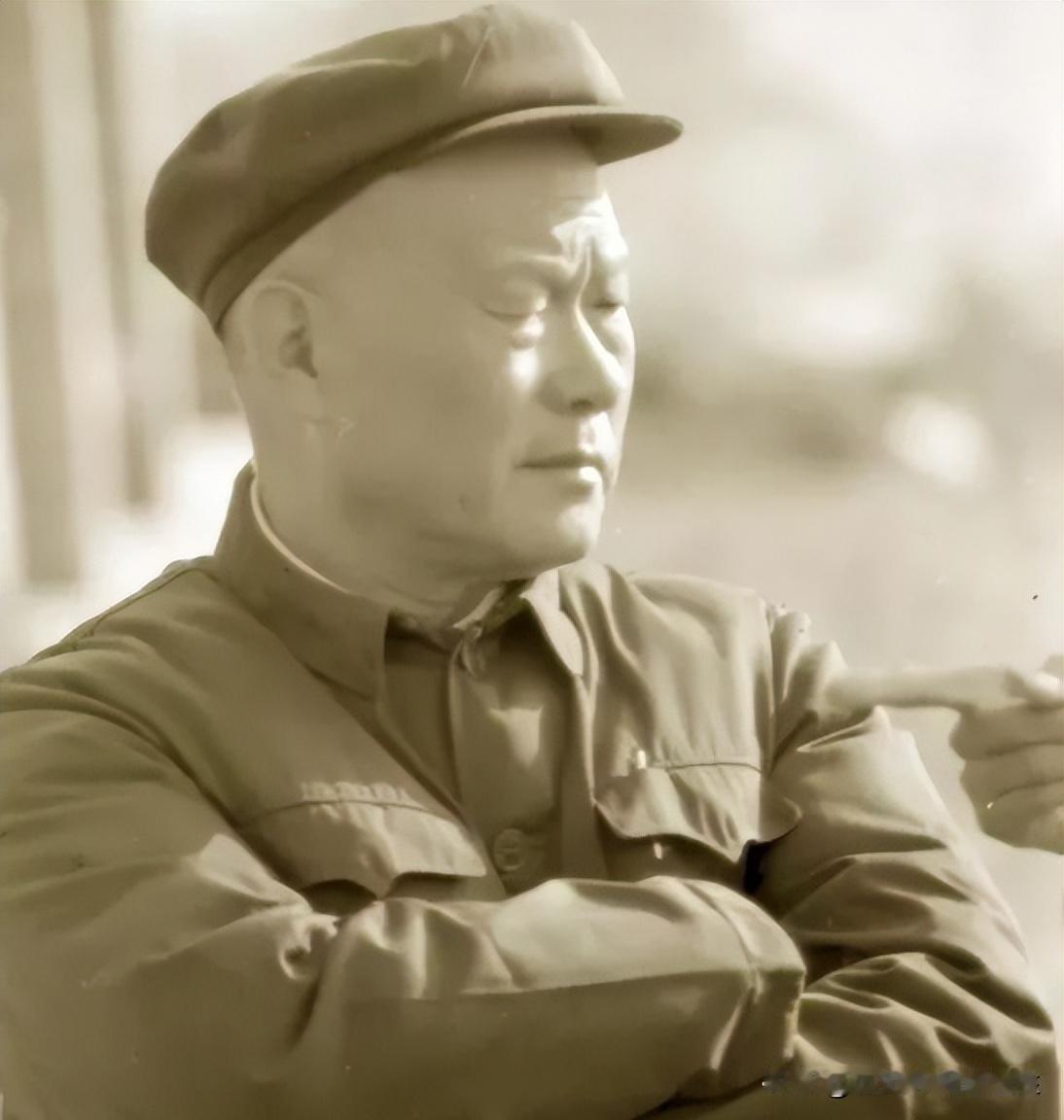 1978年梁明德追悼会上，任仲夷询问项南和梁明德的关系，项南回答说：他就是我的亲