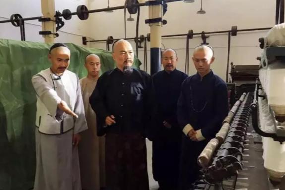 张謇：状元实业家的传奇一生 
 
1894年，41岁的张謇终于中了状元。考了26