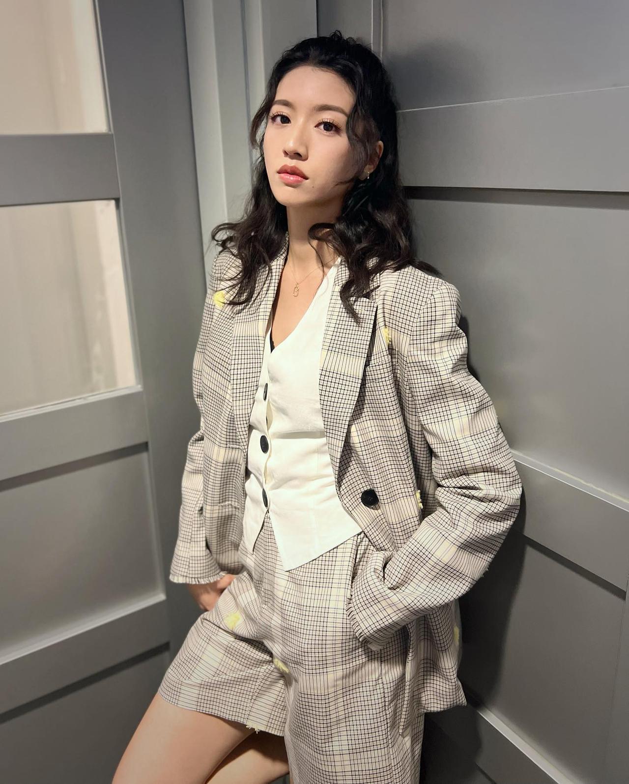 她目前是香港TVB顶级美女，很多TVB大制作电视剧都会找她当女主角，是TVB的一