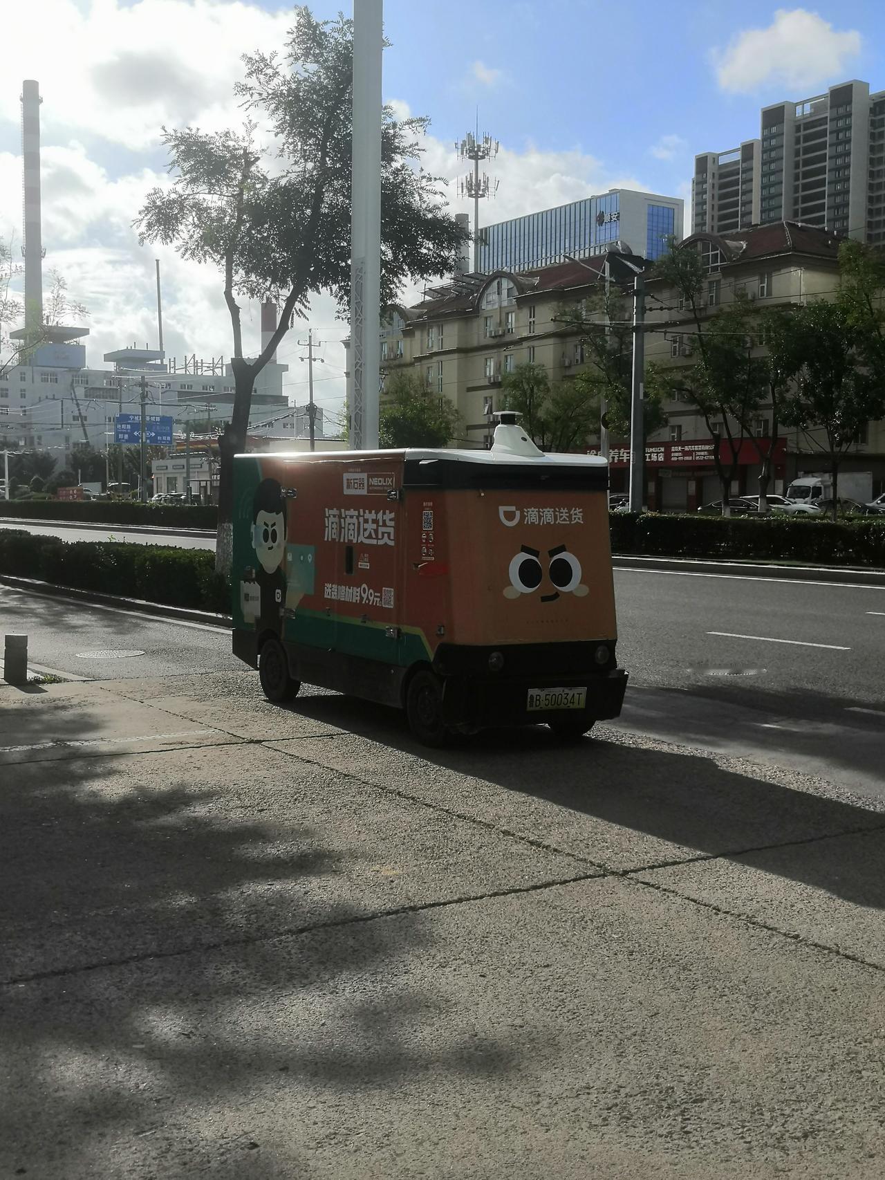 这家伙不知是脑子又卡壳了，还是没电罢工了，还是天热的自己也想歇一歇，这都很正常。