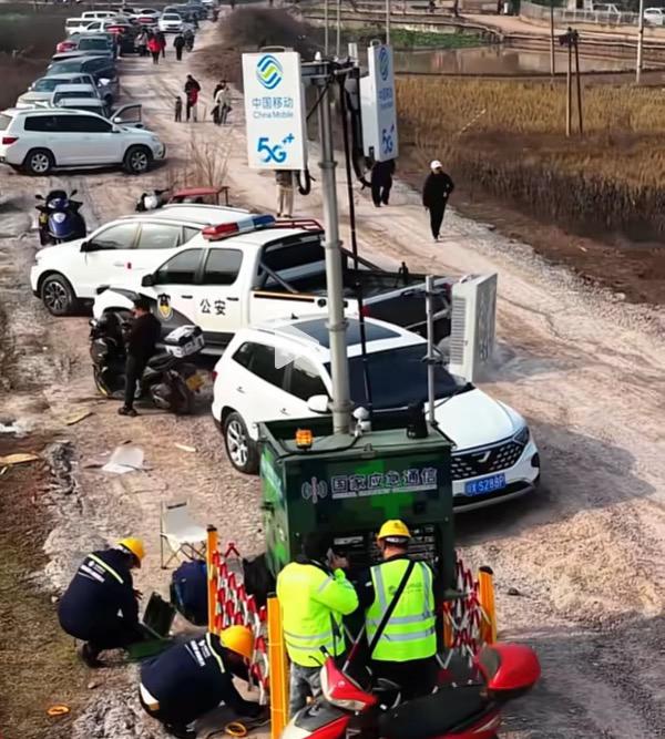不得不说，呆呆太有号召力了，

因为怕网络不好，移动都到位，架起了信号塔，保证网