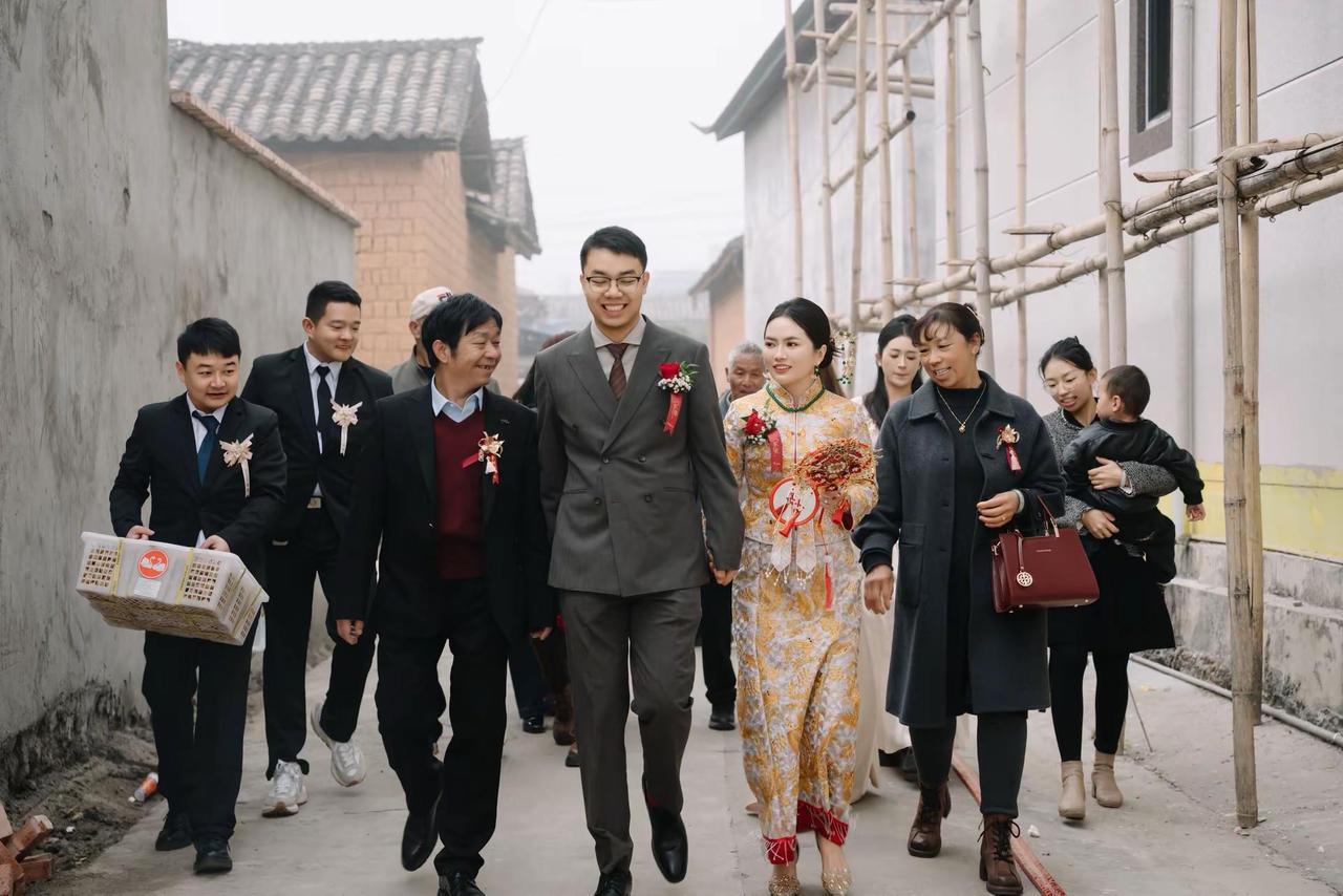 有幸倾听你豆蔻年华的细诉 也是你幸福的见证官 ，亲爱的你 新婚快乐，永远幸福[玫