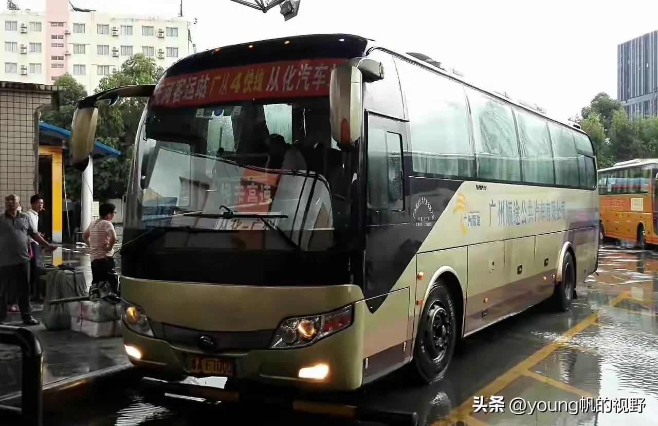 广州当年的广从快线公交。从化到广州，距离说远不远，说近也不近，大约60多公里。在