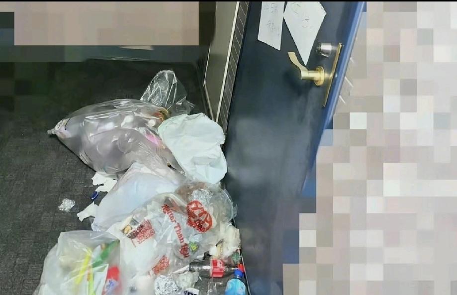 一位在日本的中国台湾女留学生说自己很想成为日本人，没想到，她回家发现，家门口被日