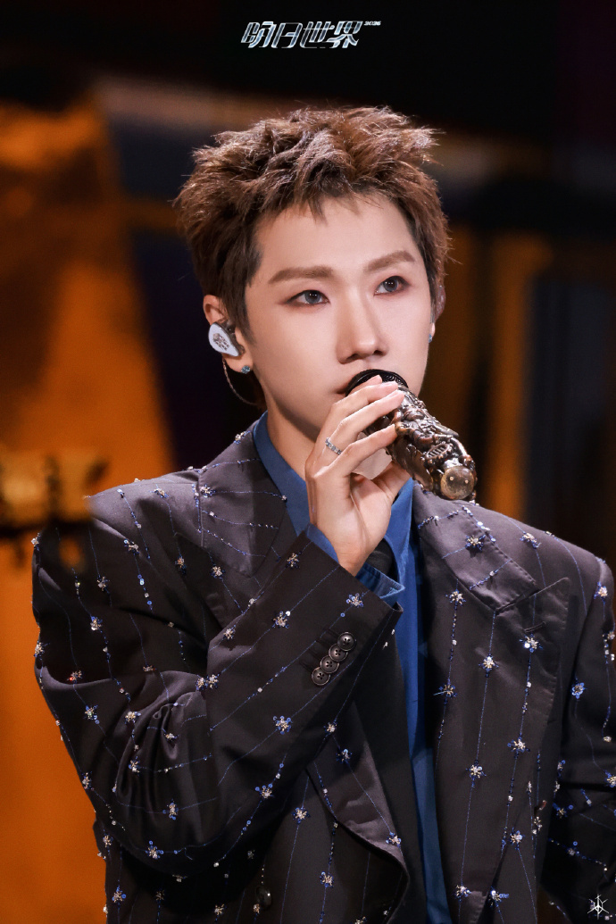 汪苏泷我男神汪苏泷一开口我就没辙。高音稳、低音苏，笑起来还憨憨的。这样的男神，谁