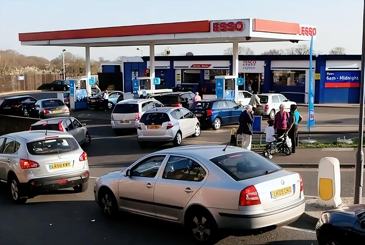 眼下欧洲的燃料危机已经进入倒计时，俄罗斯高官直接撂下狠话，欧盟和英国不出两三周，