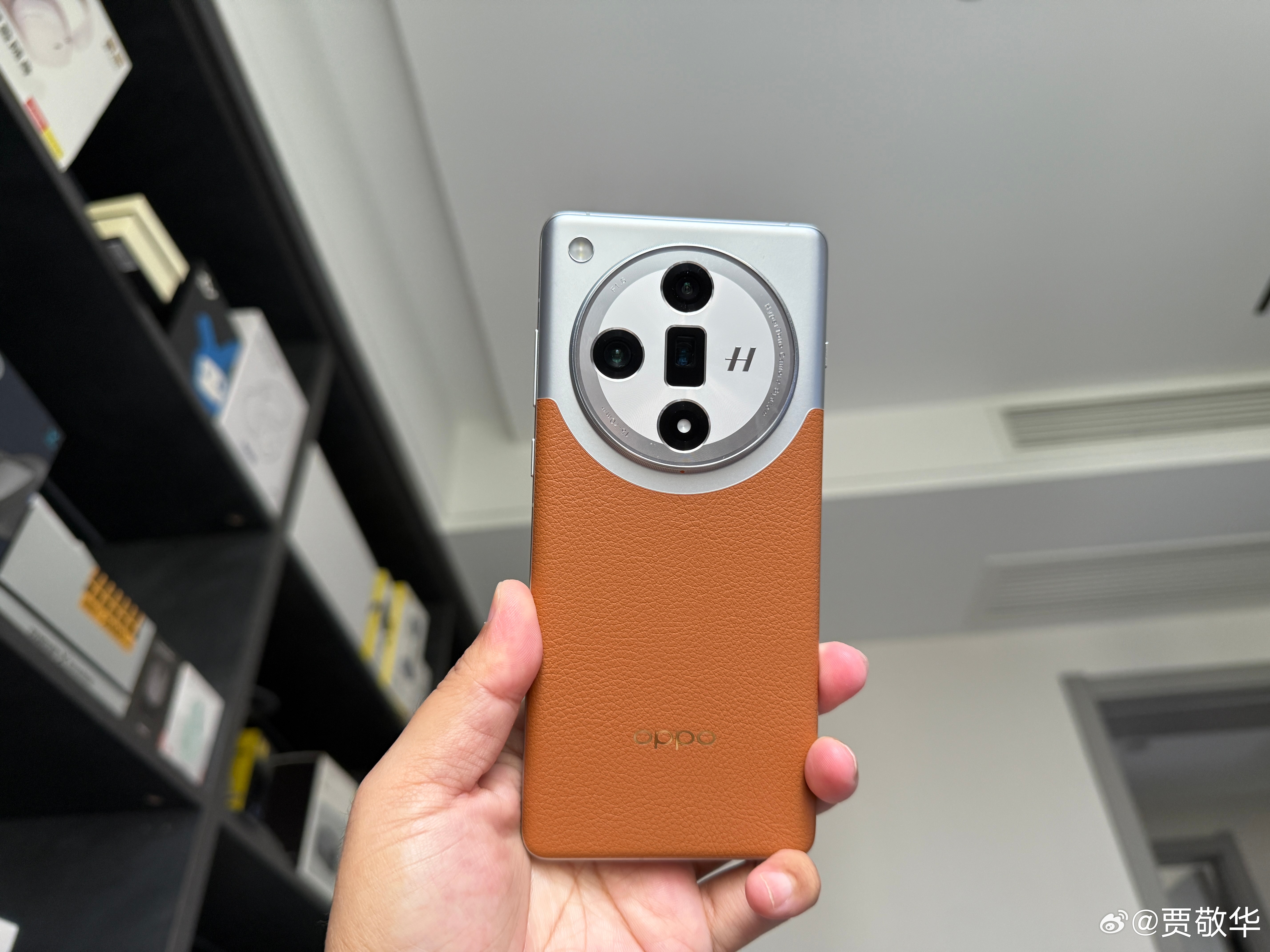 在我经常用的这些手机中，OPPO Find X7的手感非常好，屏幕大小也合适。尤