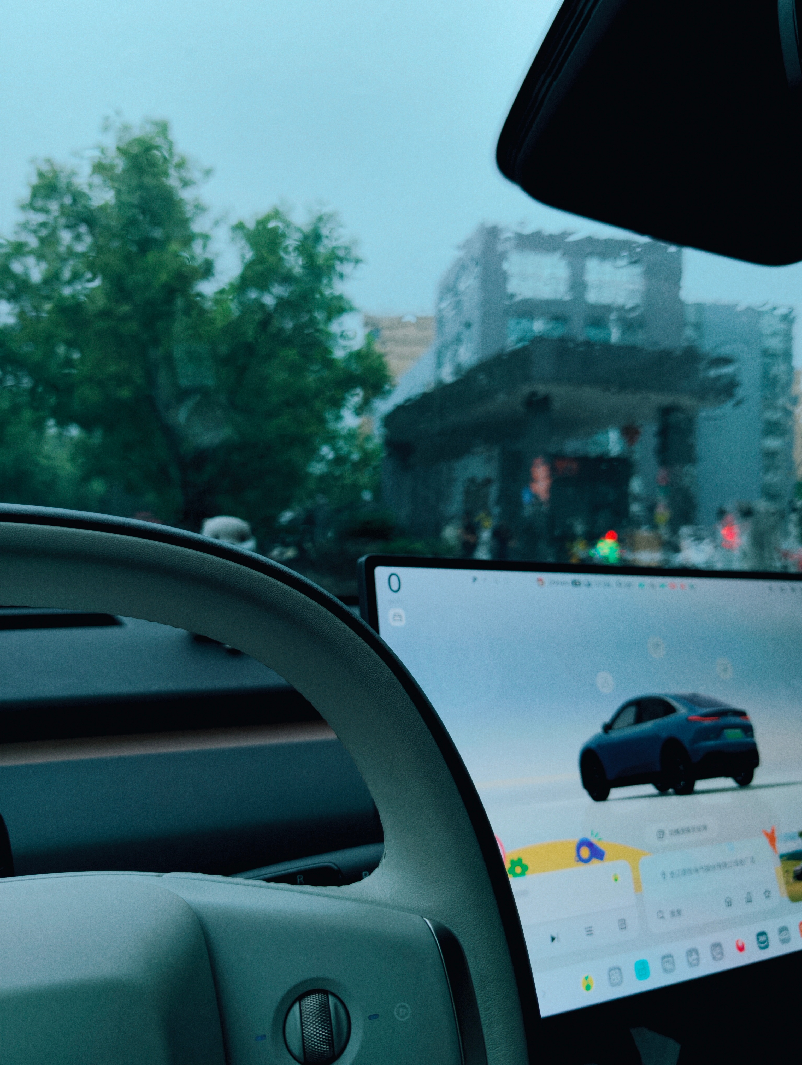 买车的欲望已经到了极致我当时第一次动买车的念头，确实也是因为下雨，加了很晚的班，