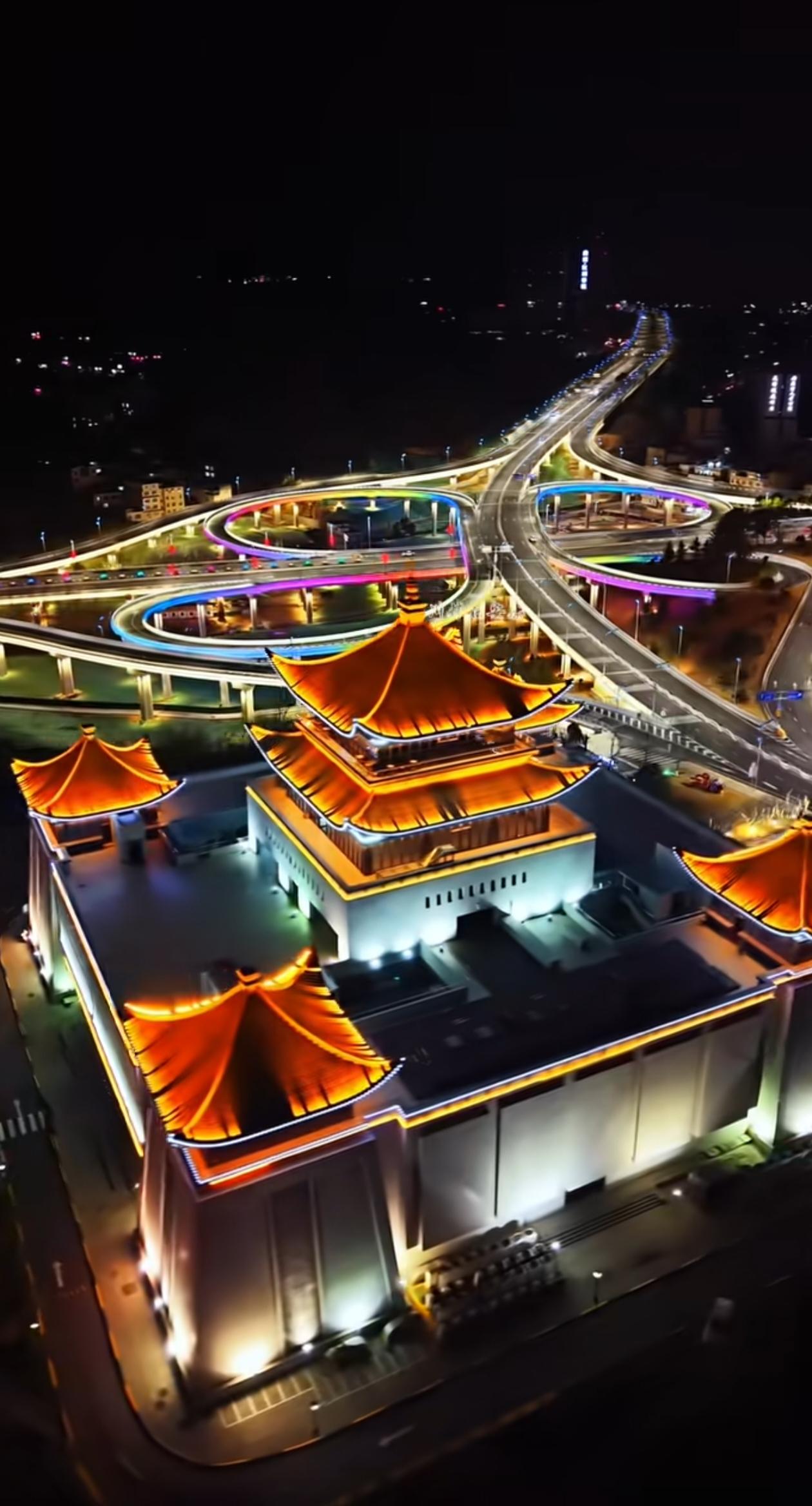 安康立交桥、博物馆震撼夜景来袭，看完惊呆了，堪称安康版的洪崖洞。自从1月28号七