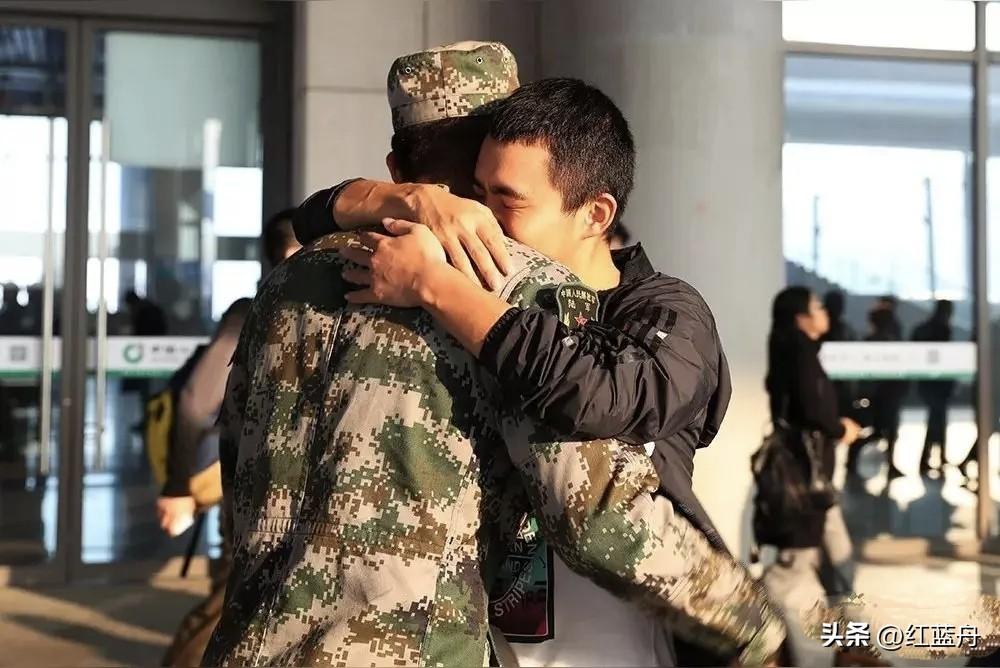 老兵宋二林与老连长的友谊

        宋二林从勤务连退伍回到家的当晚，父亲