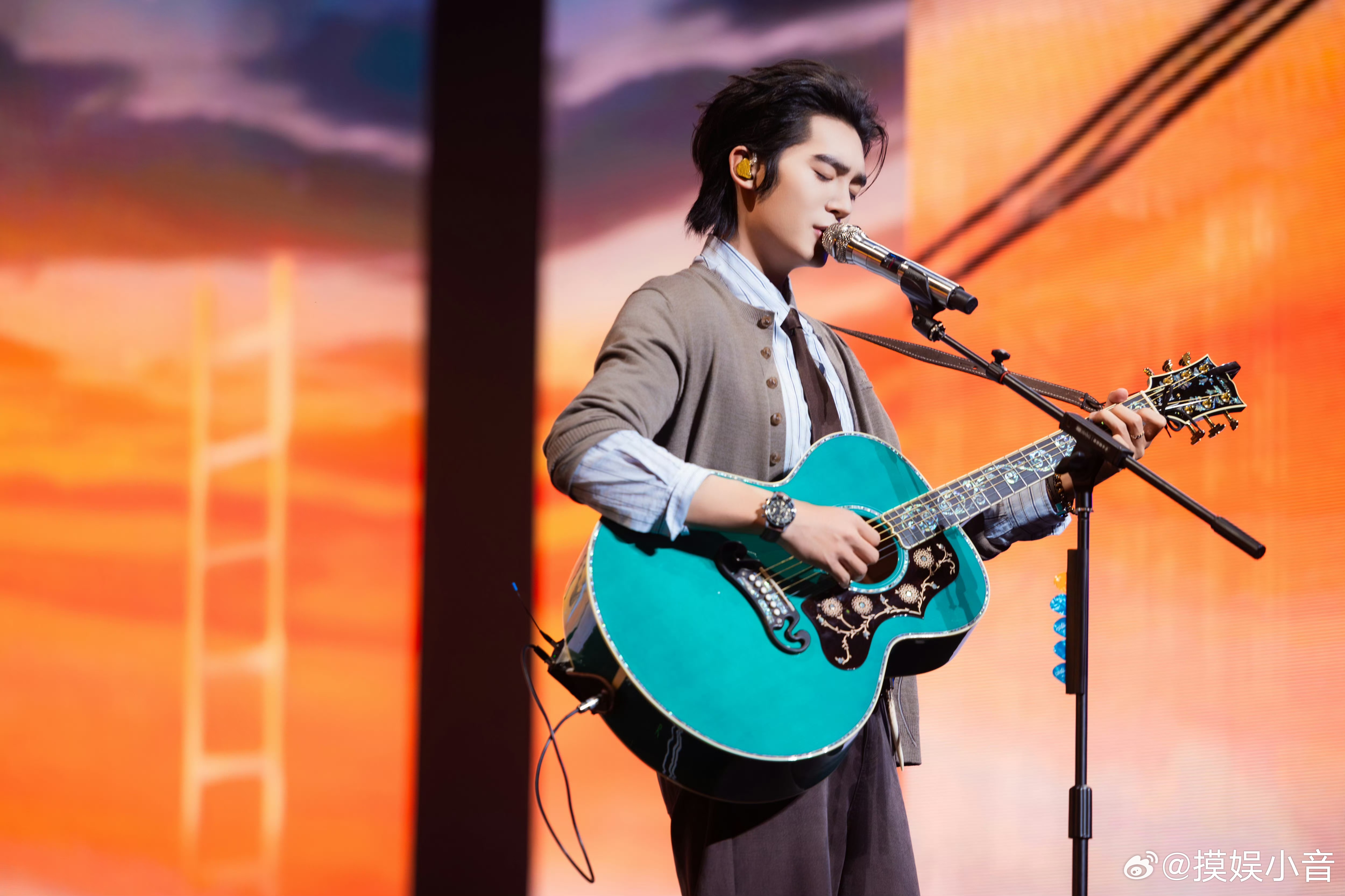 于适演唱会海报吉他含量超标于适演唱会海报故事感呼之欲出 成都演唱会预售定档3月2