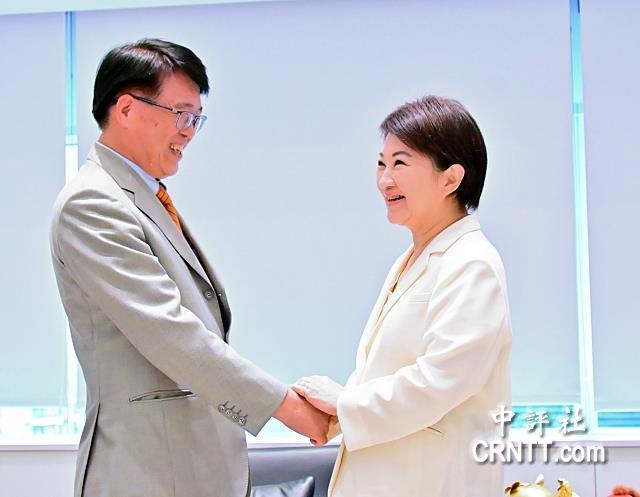 面对“倒阁”，卢秀燕自比女娲，宣称：我有女娲补天的决心！

昨天（30日）下午，