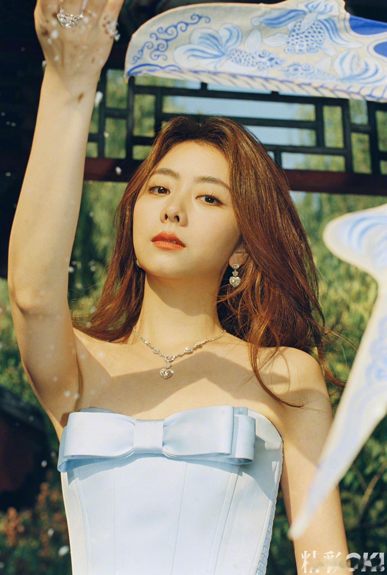 谭松韵[超话]  谭松韵精彩OK封面  春楠给谭松韵化封面妆容 这次化妆师是春楠