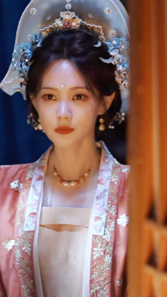 李一桐人生角色再加一！《金枝》这段哭戏太绝了👍🏻期待早日与陈雀儿相见～ 