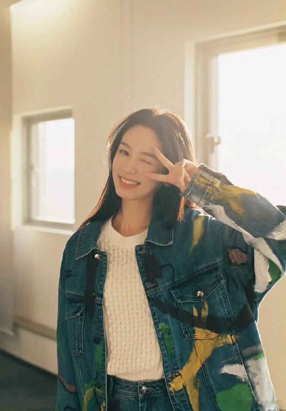 已经在为周也担心了，如果鞠婧祎真的起来和颂，那故事捧谁?反正周也的资源肯定会变少