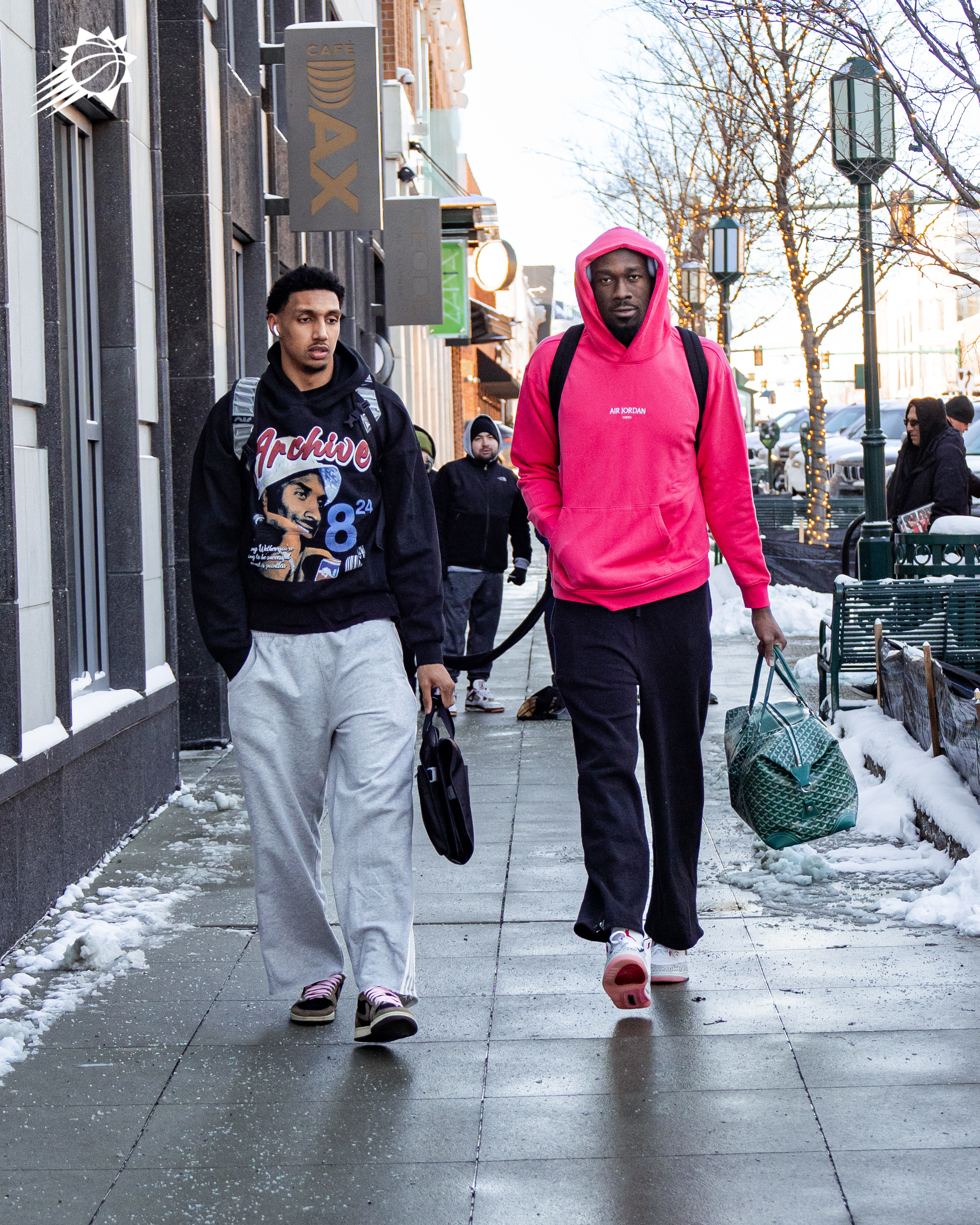 前几天还在 🏝️现在已经 ❄️菲尼克斯太阳 | 旭日东升 | 太阳vs活塞