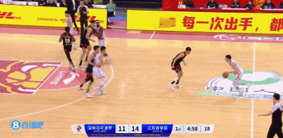 崔小龙突破上空篮，深圳五人防守混乱，贺希宁直接看戏吗？


即便深圳队赢江苏队2