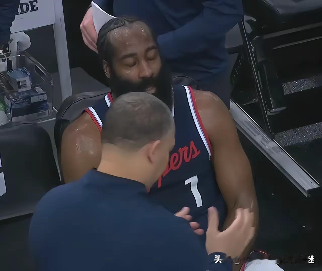 詹姆斯.哈登已经进入快船保护区，看来接下来被交易不远了！！！