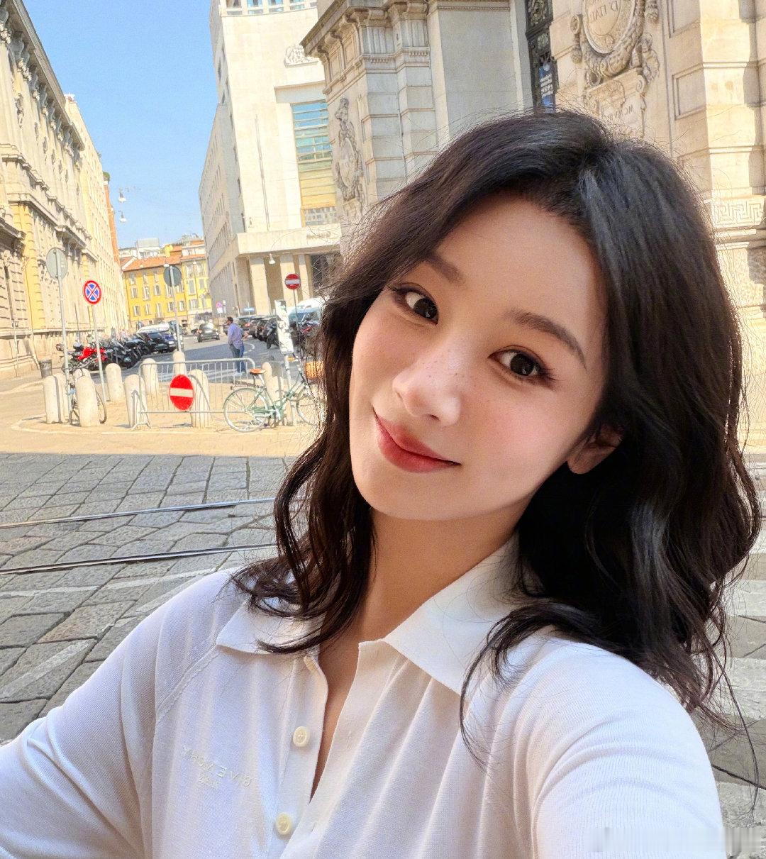 杨紫杨紫 早上好啊 