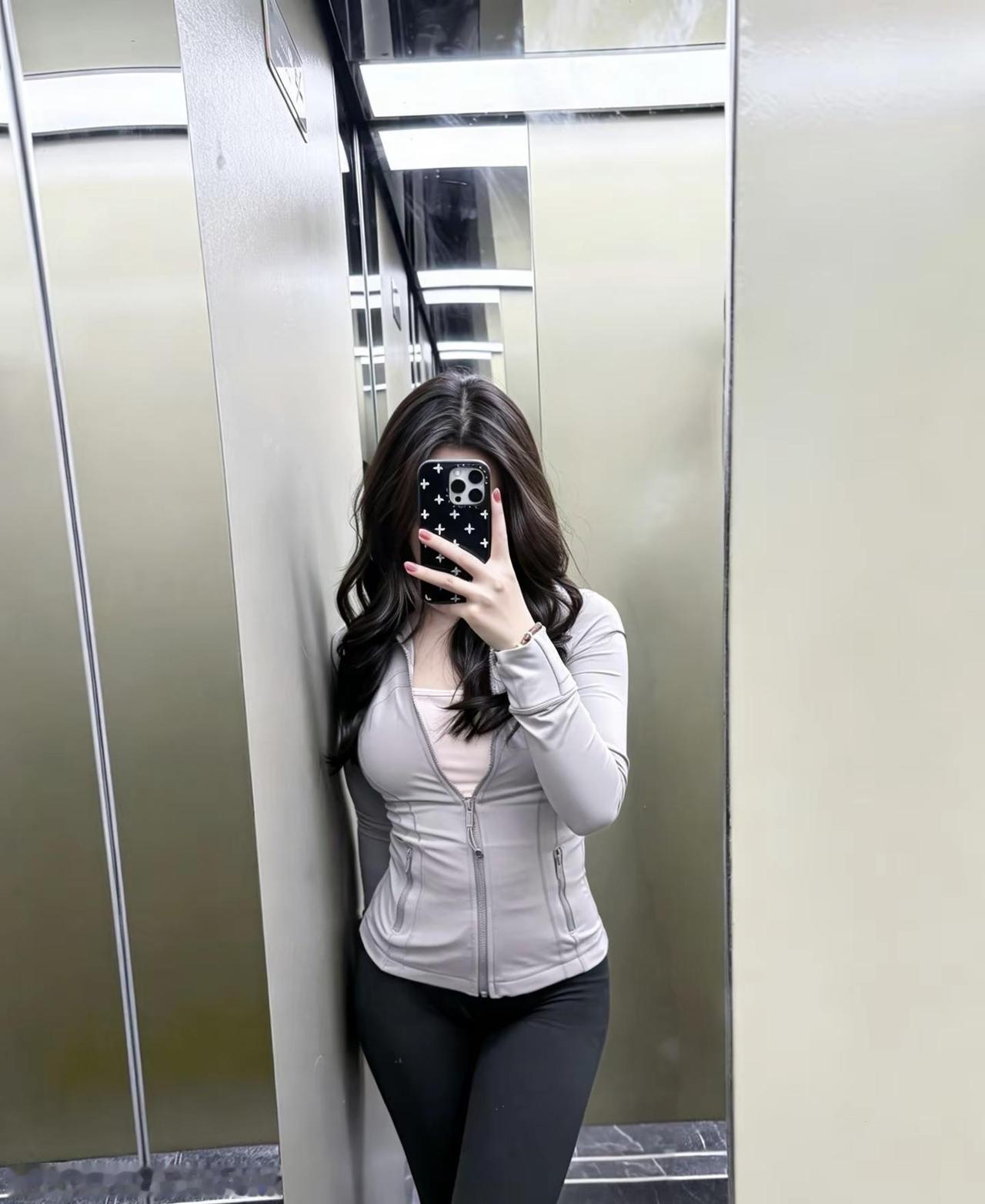 你是好女孩 睡安稳的觉 穿好看的衣服 做漂亮的美甲 去想去的地方 做更好的自己 