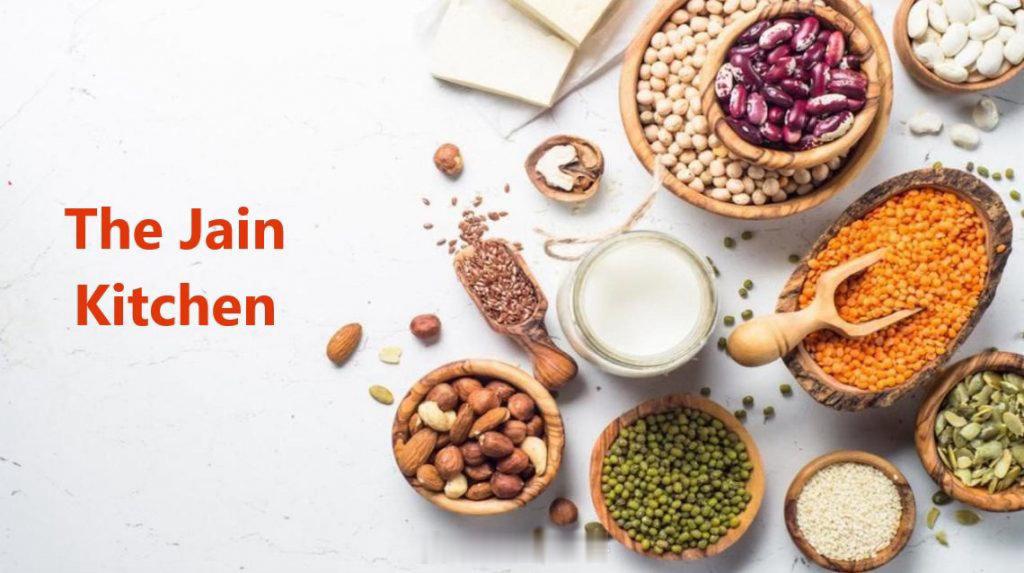 斯坦福大学硬性要求所有住校本科生必须在校内购买餐饮套餐，每年最低餐费近8000美