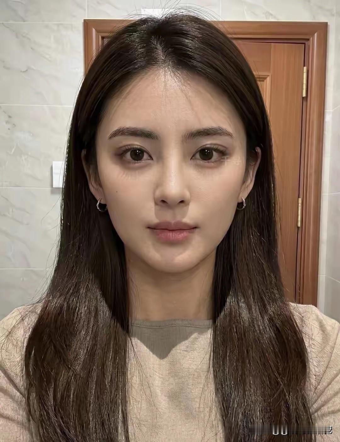 这颜值，女明星见了都要夸一下吧。