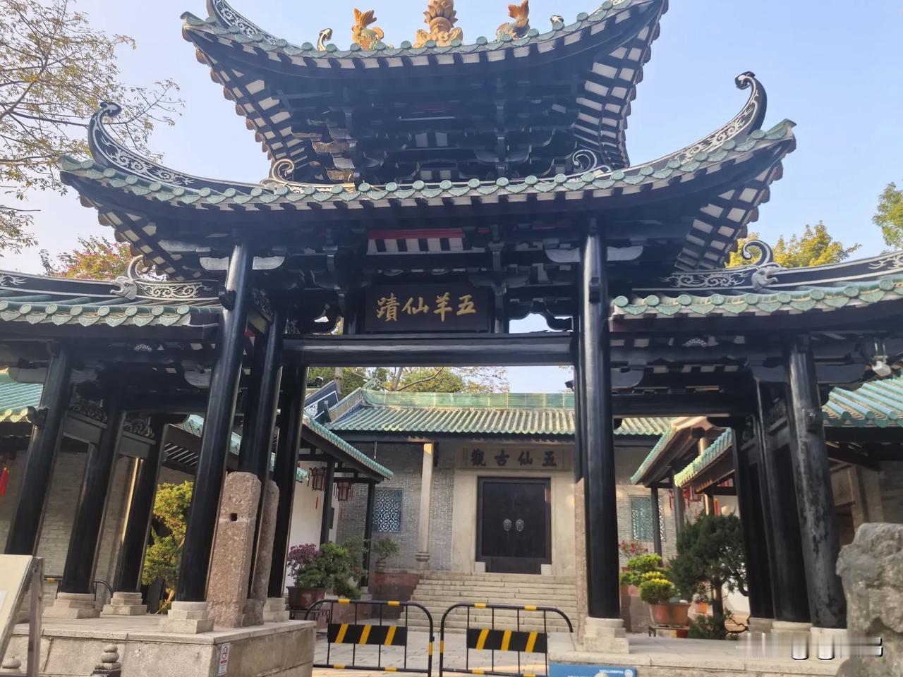 静静诉说着老广州的故事，沉淀着悠悠岁月。
处处弥漫着庄重宁静的气息。
 
每至下