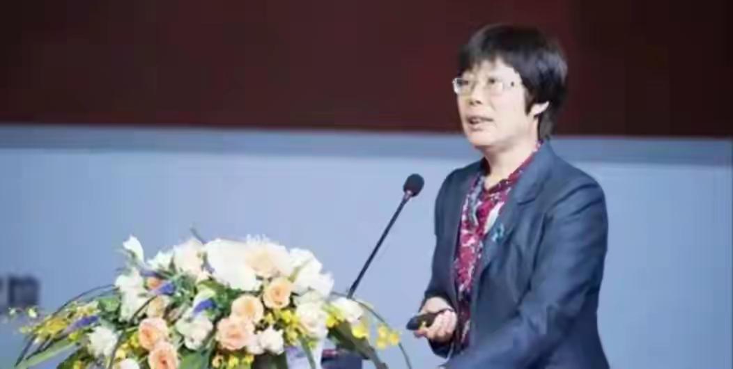 美国开出天价也要挖走的中国人，竟是国内鲜有人知的王小云。当年她在国际密码学大会上