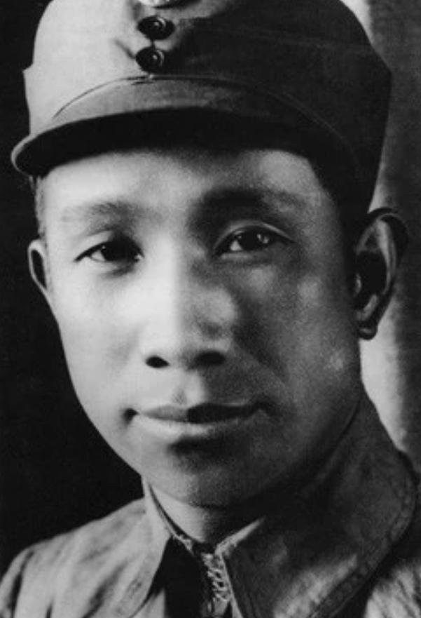 1927 年武平阻击战，20 岁的粟裕在掩护大部队撤退时头部中弹倒地，主力战友早