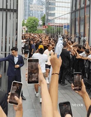 NBA球星来中国谁的人气高呢？
今年夏天来中国的球星有不少，其中有库里、约基奇、