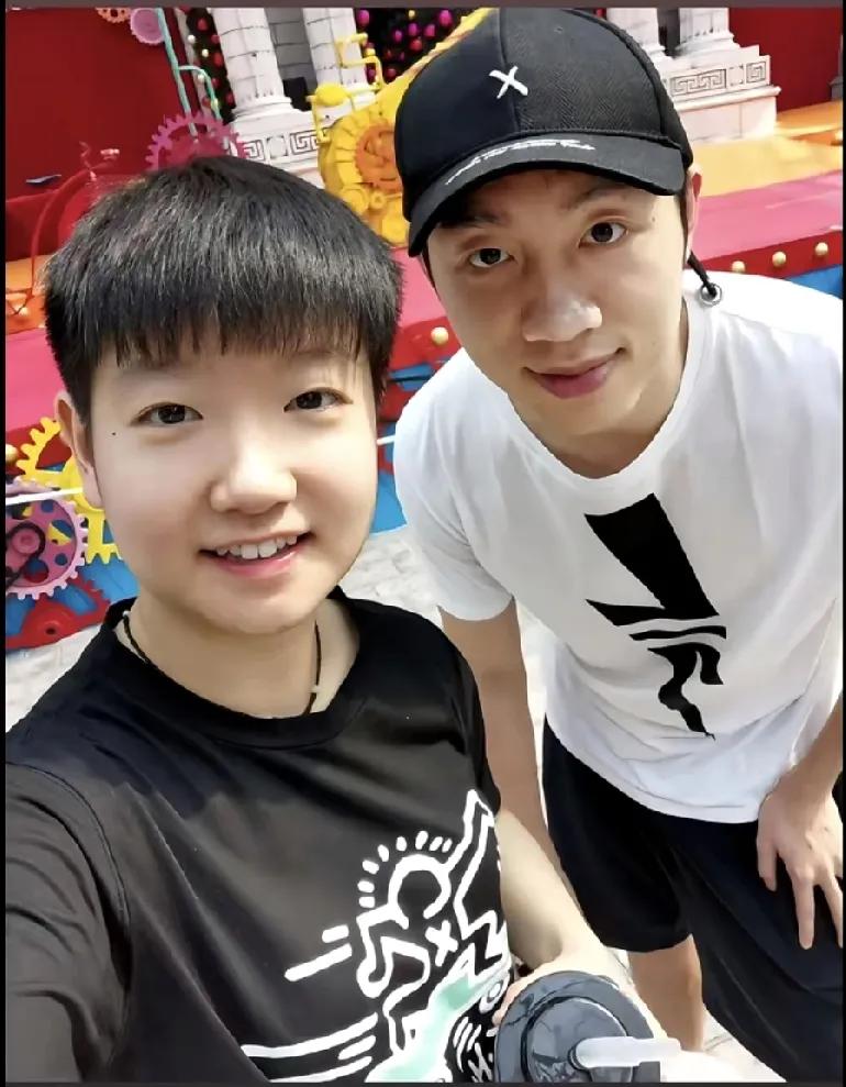 叔侄组合🔒 国乒“显眼包” 回忆杀
 
谁还没被许昕&孙颖莎这对“叔侄组合”可