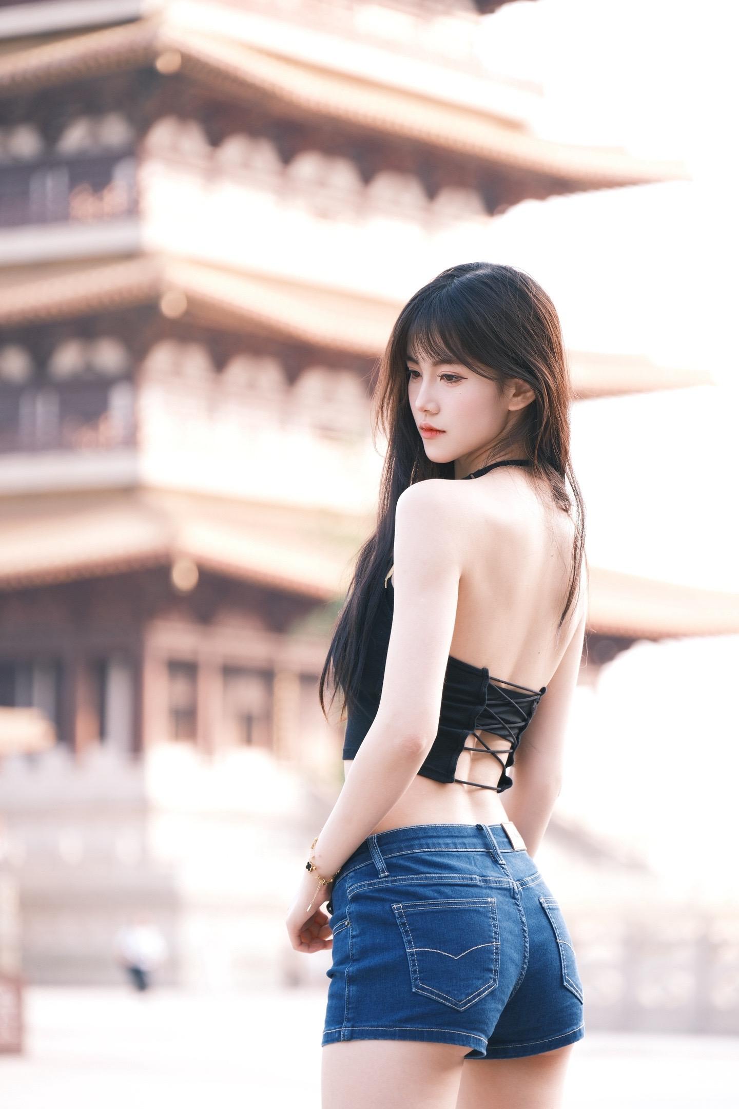 我承认过爆了，但是～是美爆了。📍：南京牛首山
📷：富士XT5➕XF50-140mmf2.8
💄：随拍
🧚🏻： 
📸：1️⃣胶片模拟：NC滤镜
2️⃣颗粒效果：关
3️⃣彩色FX蓝色：关
4️⃣色彩效果：弱
5️⃣色彩曲线：H-1 S-2
6️⃣色彩：0
7️⃣锐度：0
8️⃣白平衡：白色优先 R：-2 B：1