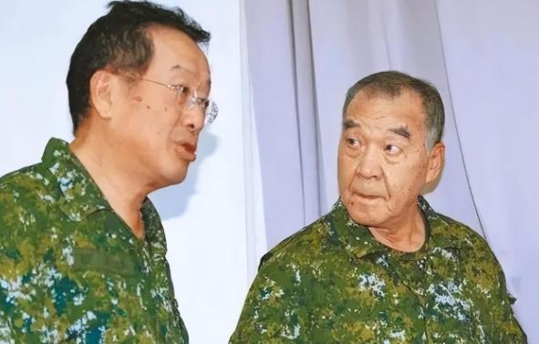 投诚门槛放开，台军人心涣散，已有台军做表率，投奔大陆才是正途。
 
近期，岛内新