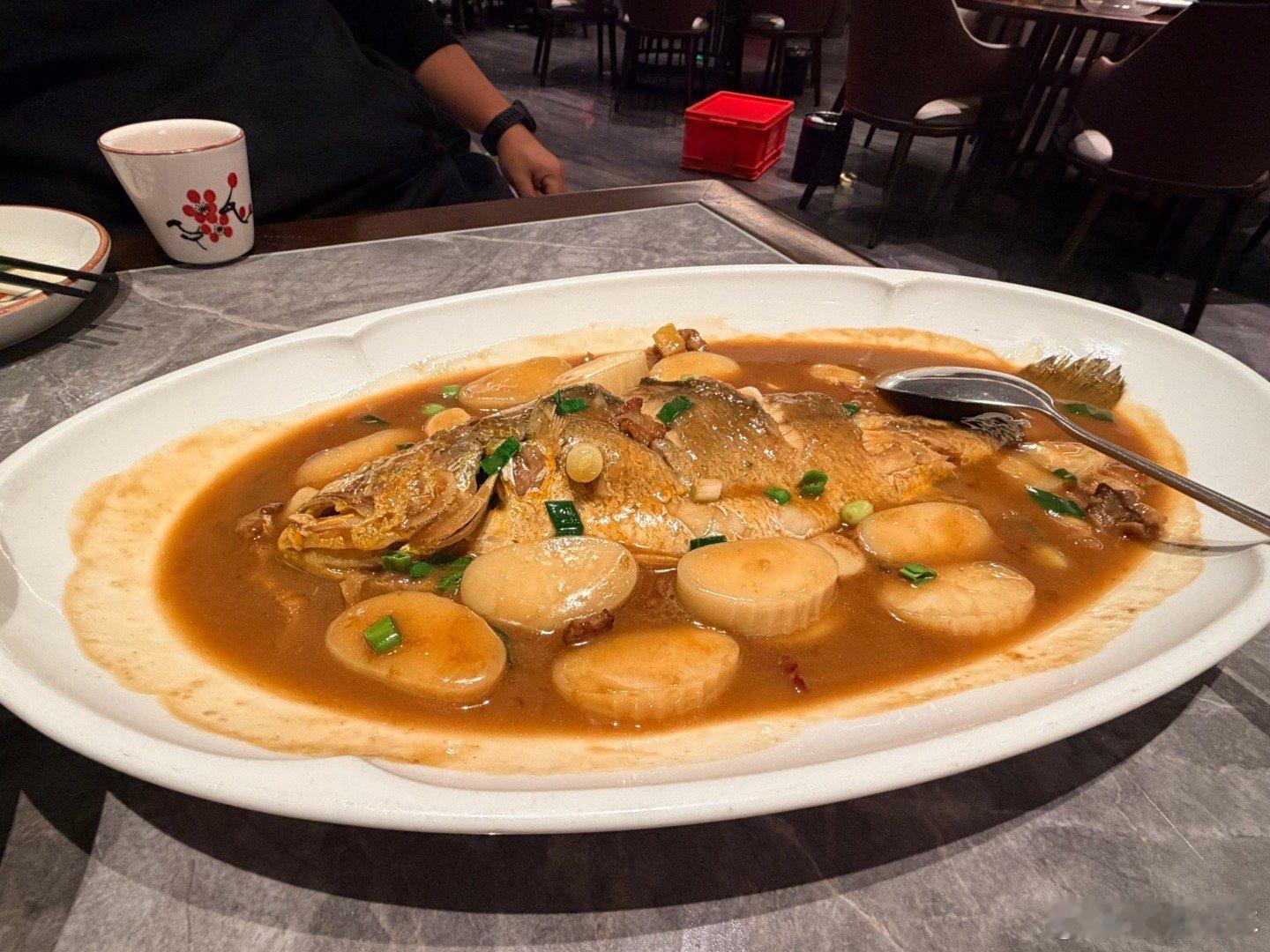 都说宁波吃饭天价昨天我去宁波郊区吃了一顿 感觉比北京便宜据说宁波市里面贵 我一会