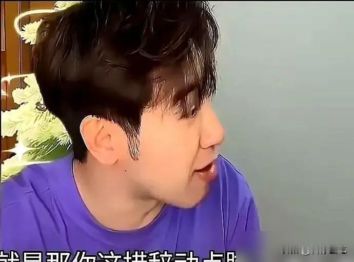 直播正热时老婆冲进来骂粉丝白嫖？这操作我看傻了。
闫安昨晚直播，老婆突然闯进来