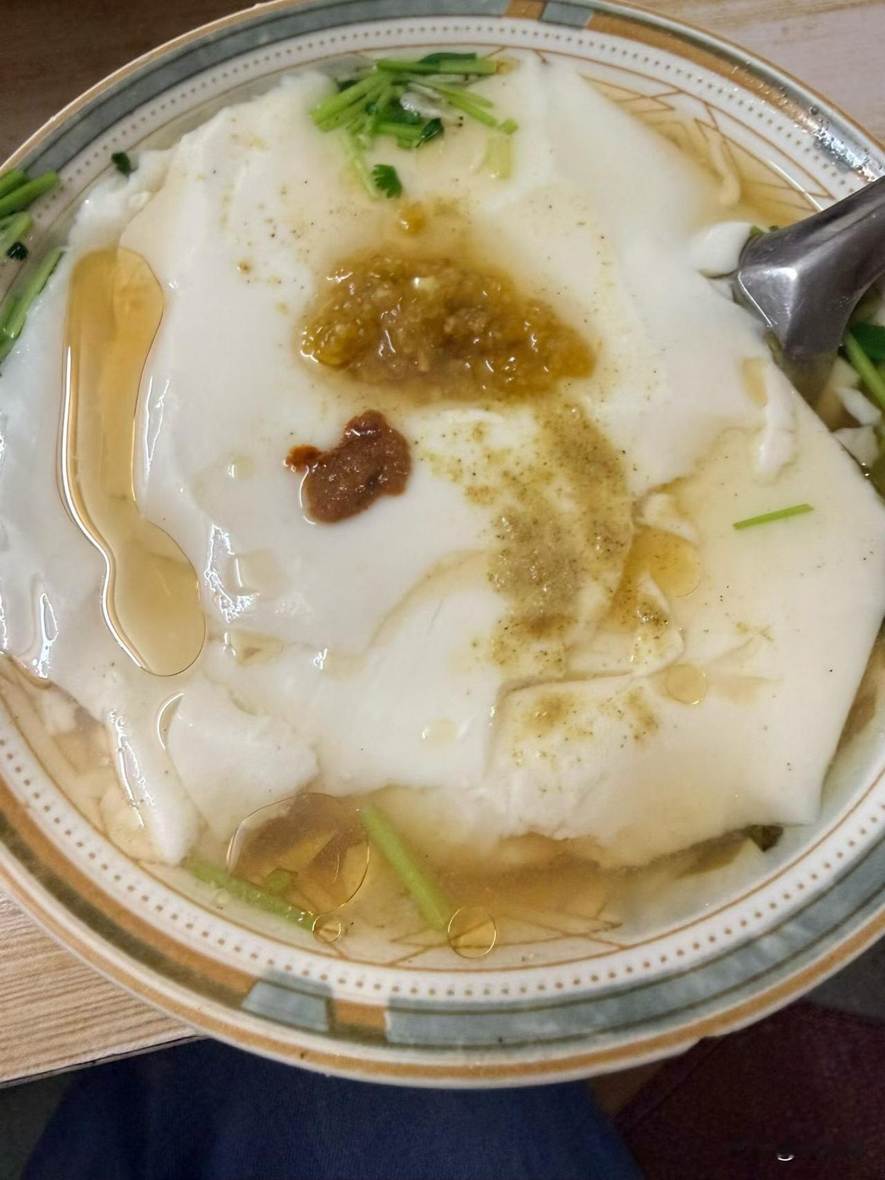 真心话茶局日常跑跑步、好好上班、闲暇之余追追剧，随手拍下喜欢的风景照片。这些看似