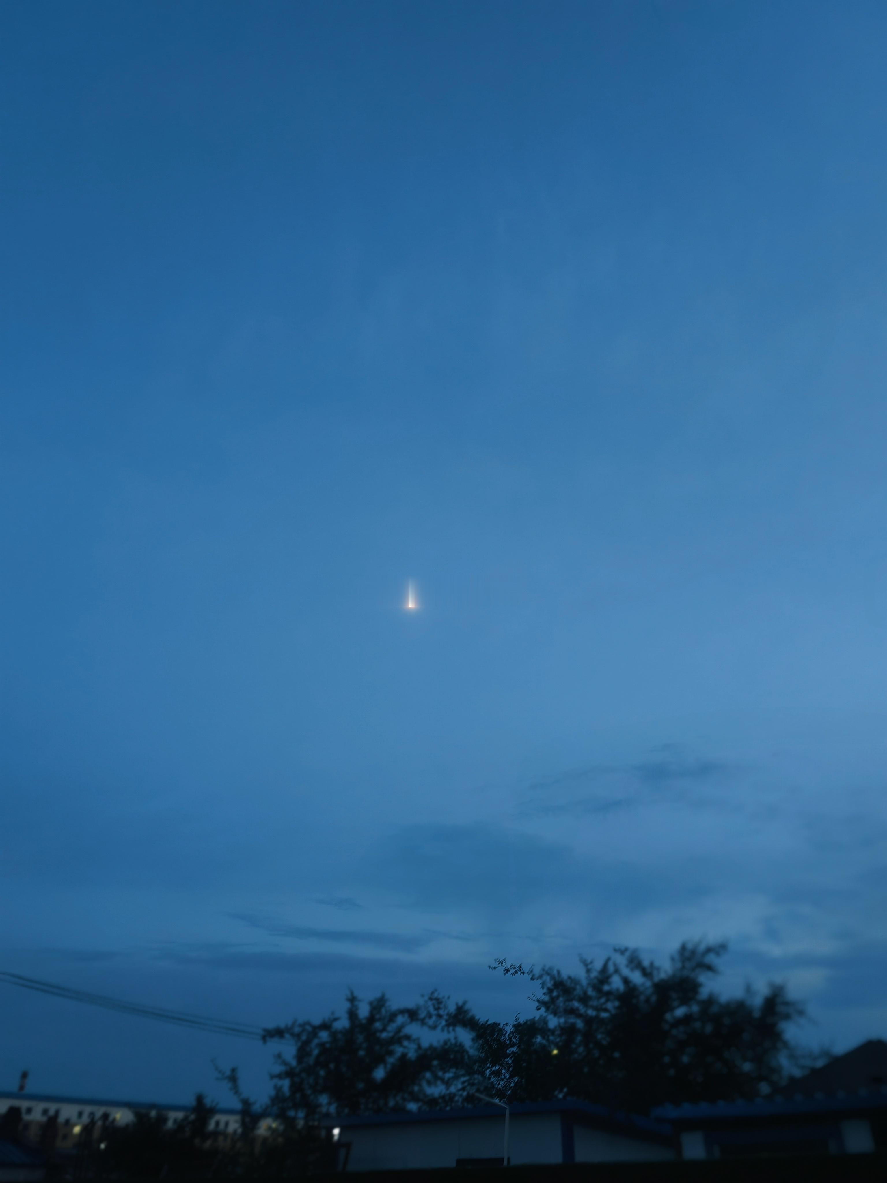 生活手记昨夜安慰好友好久帮她分析想办法解决家里现在的燃眉之急局面。 老友比我年长