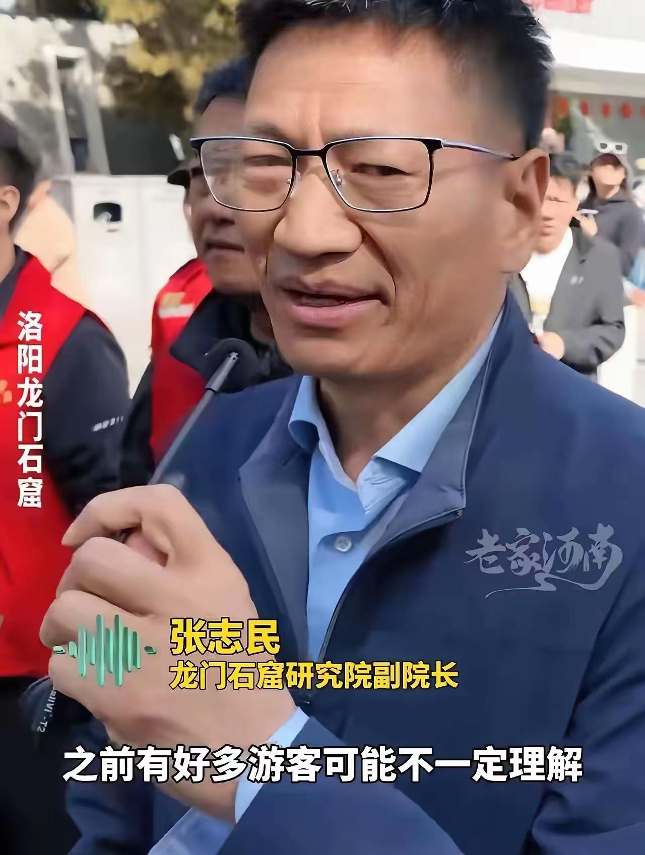 “这次特权搞的好！”严禁车辆进入的龙门石窟，竟然破例让几辆车开了进去！前面走路的