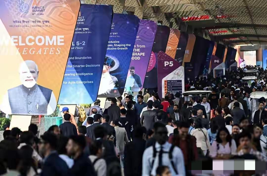 印度举办2026年AI峰会斩获十余项国际合作，有数百亿投资。
西方的目的是扶助印