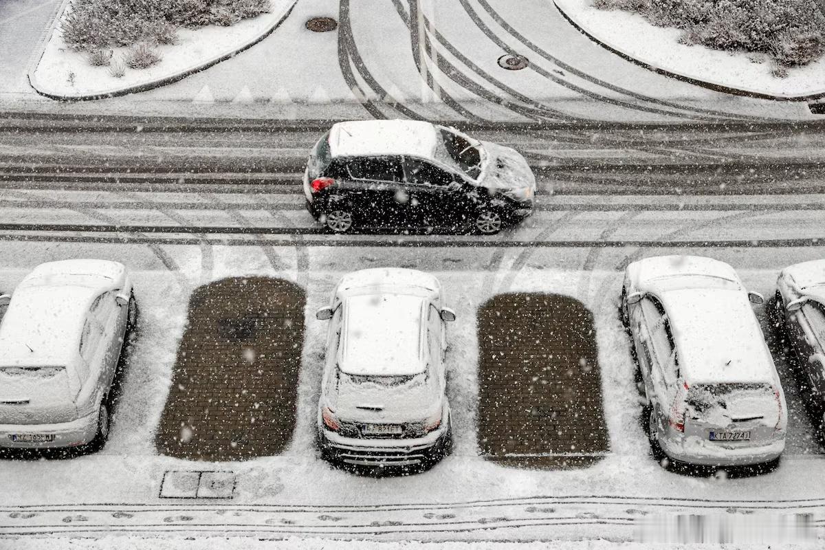 欧洲1月份汽车销量下降，汽油车销量大幅下滑2月24日，欧洲汽车行业协会ACEA公