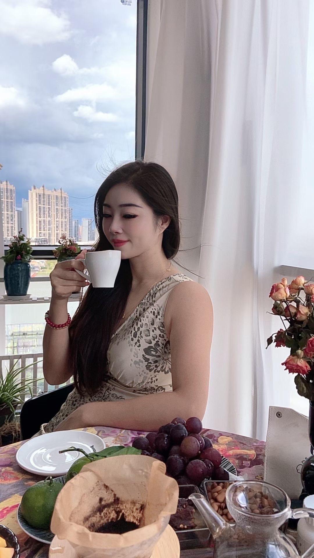 不要拿以前的事，来衡量现在的人，回头看看，谁都不是以前的样子