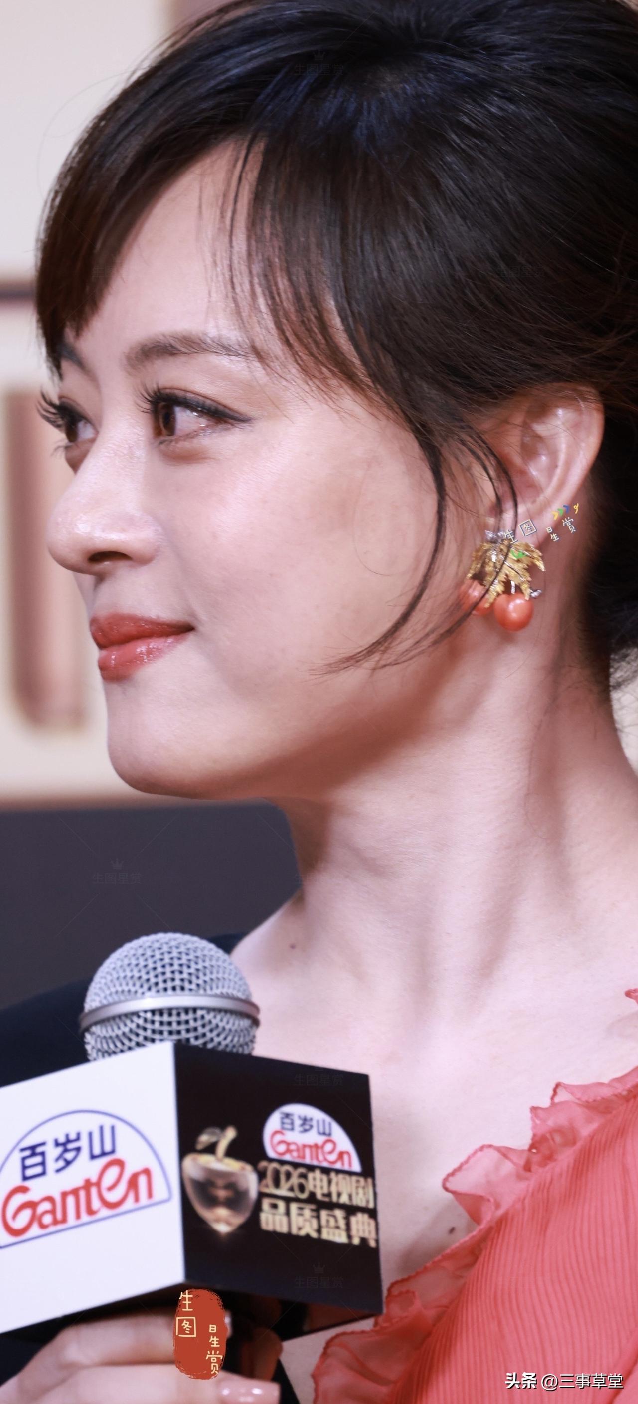 你们觉得众多女明星中谁最漂亮?视后孙俪红毯侧颜杀！谁看了不说一句，视后实至名归！